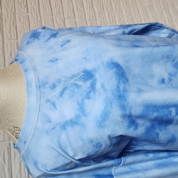 Crewneck - Picture 2 of 3